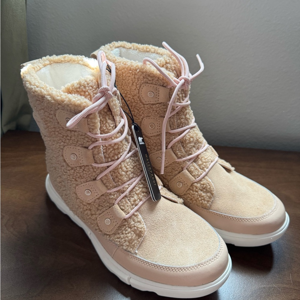 Sorel Tan and White Sherpa Boots